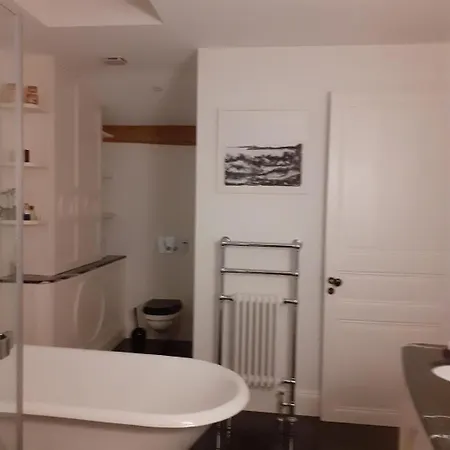 Immeuble Historique Au Pied Du Chateau De Villa